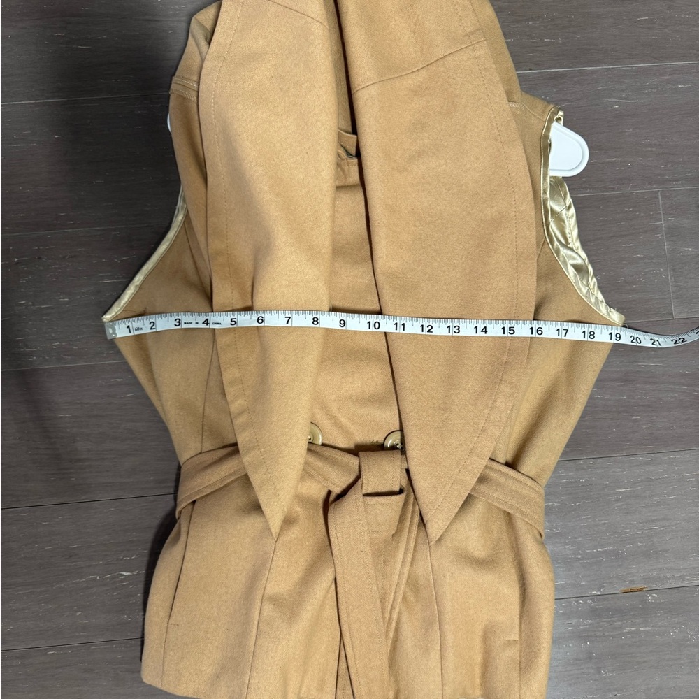 Cape Coat Button Belted Front Beige
SZ S/M - Picture 15 of 16